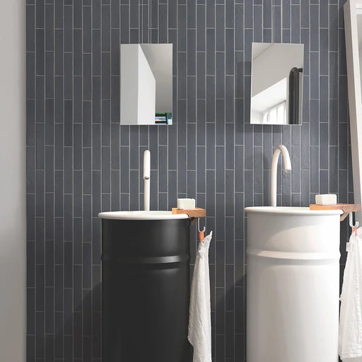 Dettaglio piastrella per rivestimento in gres porcellanato effetto mattoncino rustico opaco 4,5x23 cm della collezione Antique, colore Blue di Ceramica Settecento