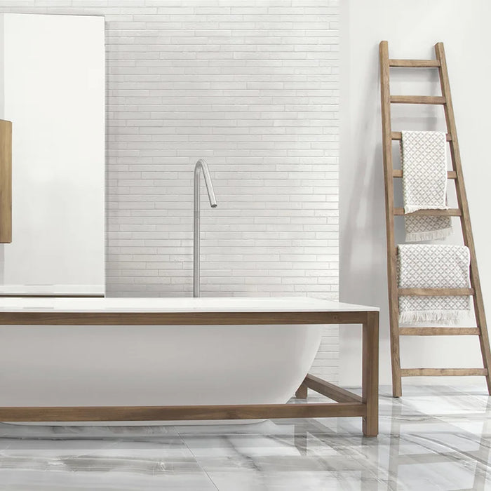 Dettaglio piastrella per rivestimento in gres porcellanato effetto mattoncino rustico opaco 4,5x23 cm della collezione Antique, colore White di Ceramica Settecento