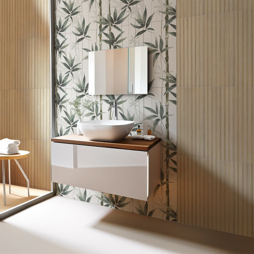 Bagno moderno con rivestimento in bicottura tradizionale feelwood feel hemp composizione effetto carta da parati 25x75 della collezione feelwood di idea ceramica