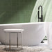 Bagno moderno con vasca e rivestimento Moss Matt della collezione FLOW di Keradom