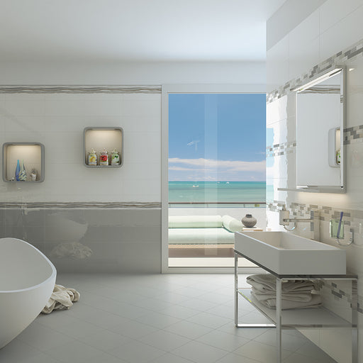 Bagno moderno con Vasca minimal bianca e vista sul mare, pavimento in gres porcellanato smaltato satinato/opaco a tinta unita dai colori pastello della collezione Mood di Paul & Co Ceramiche, formato 31x31, colore Grigio