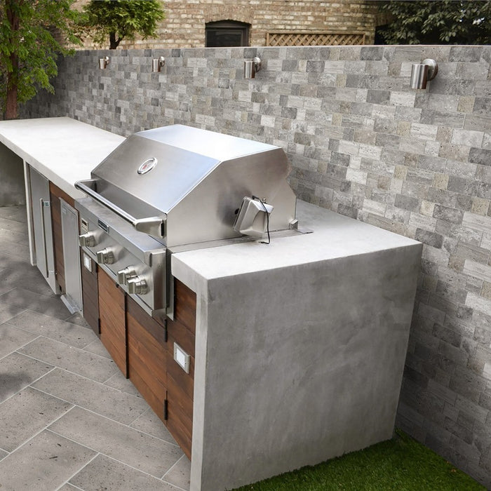 Barbecue fisso moderno da esterno con Muretto rivestitoin gres porcellanato decorato della collezione Roma di Keradom nella colorazione Grey