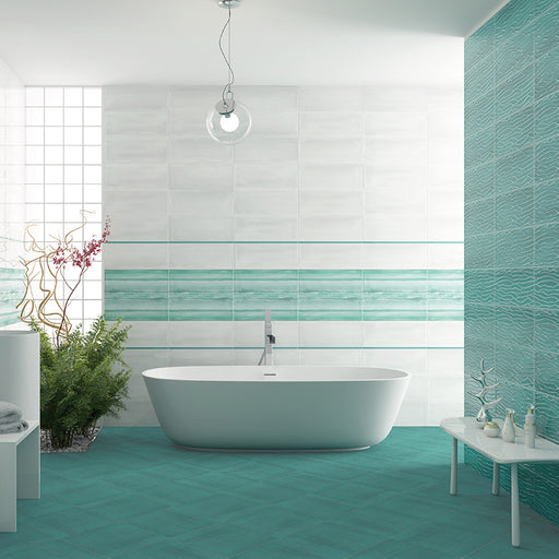 Bagno moderno con vasca bianca e pavimento in gres porcellanato smaltato satinato/opaco a tinta unita dai colori pastello della collezione Mood di Paul & Co Ceramiche, formato 31x31, colore Smeraldo