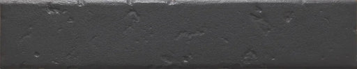 Dettaglio piastrella per rivestimento in gres porcellanato effetto mattoncino rustico opaco 4,5x23 cm della collezione Antique, colore Black di Ceramica Settecento