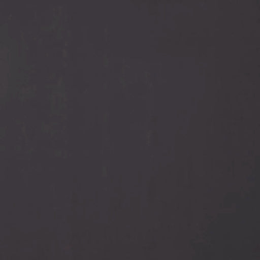 Dettaglio piastrella per pavimento in gres porcellanato effetto resina tinta unita della collezione Architecture di Casalgrande, formato 30x30 rettficato, colore Black