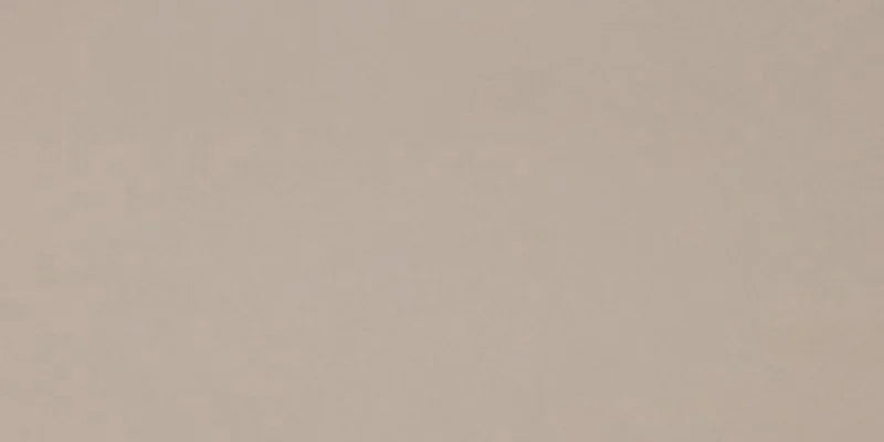 Dettaglio piastrella per pavimento in gres porcellanato effetto resina tinta unita della collezione Architecture di Casalgrande, formato 30x60 rettficato, colore Beige