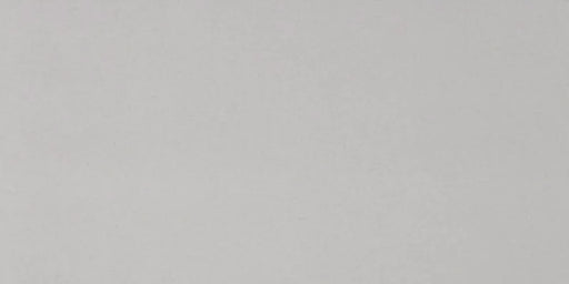 Dettaglio piastrella per pavimento in gres porcellanato effetto resina tinta unita della collezione Architecture di Casalgrande, formato 30x60 rettficato, colore Cool Grey