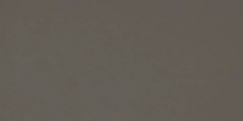 Dettaglio piastrella per pavimento in gres porcellanato effetto resina tinta unita della collezione Architecture di Casalgrande, formato 30x60 rettficato, colore Light Brown