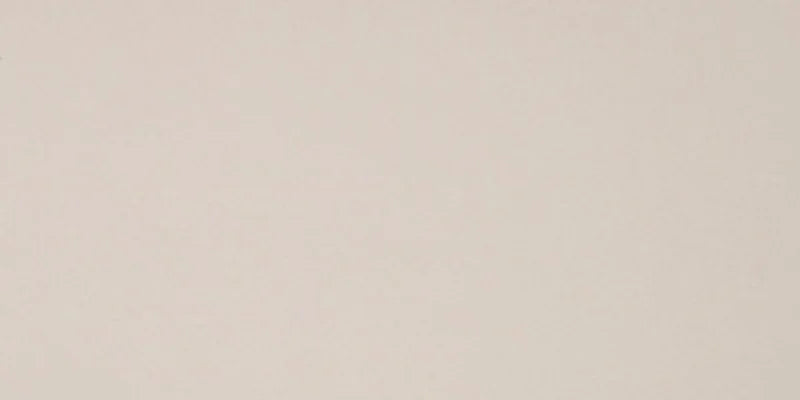 Dettaglio piastrella per pavimento in gres porcellanato effetto resina tinta unita della collezione Architecture di Casalgrande, formato 45x90 rettficato, colore Dark Ivory