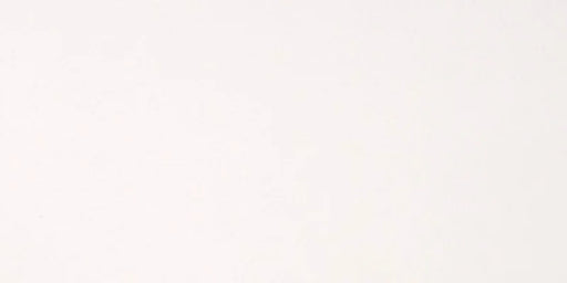 Dettaglio piastrella per pavimento in gres porcellanato effetto resina tinta unita della collezione Architecture di Casalgrande, formato 45x90 rettficato, colore White