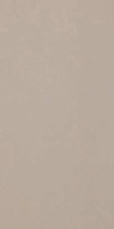 Dettaglio piastrella per pavimento in gres porcellanato effetto resina tinta unita della collezione Architecture di Casalgrande, formato 60x120 rettficato, colore Beige