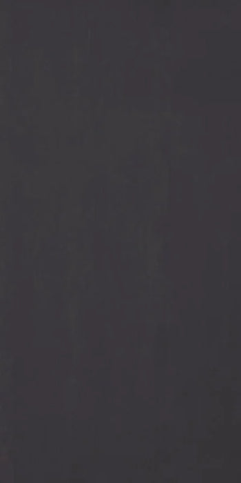 Dettaglio piastrella per pavimento in gres porcellanato effetto resina tinta unita della collezione Architecture di Casalgrande, formato 60x120 rettficato, colore Black