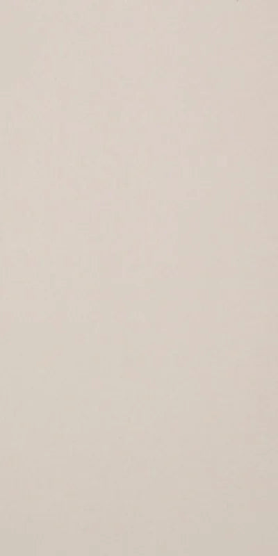 Dettaglio piastrella per pavimento in gres porcellanato effetto resina tinta unita della collezione Architecture di Casalgrande, formato 60x120 rettficato, colore Dark Ivory