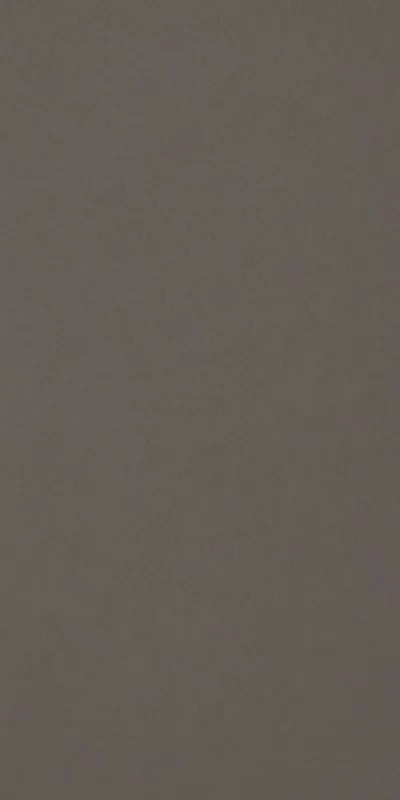 Dettaglio piastrella per pavimento in gres porcellanato effetto resina tinta unita della collezione Architecture di Casalgrande, formato 60x120 rettficato, colore Light Brown