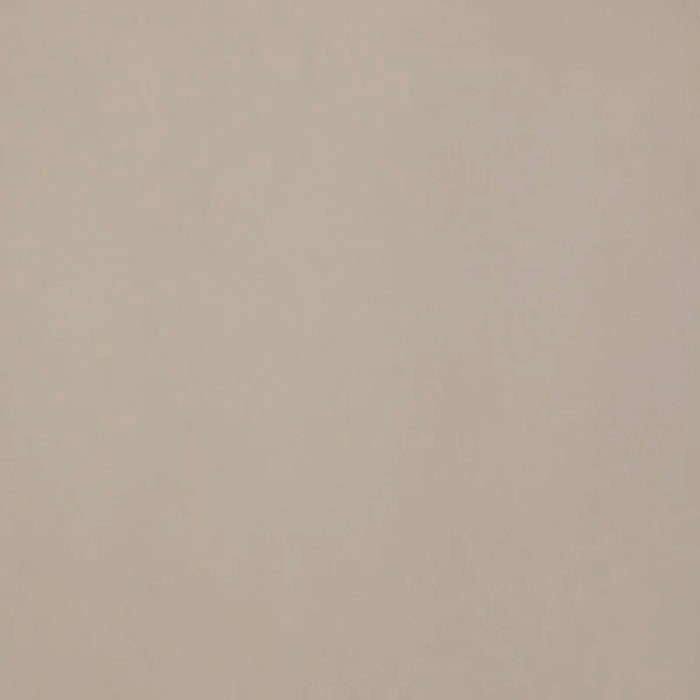 Dettaglio piastrella per pavimento in gres porcellanato effetto resina tinta unita della collezione Architecture di Casalgrande, formato 60x60 rettficato, colore Beige