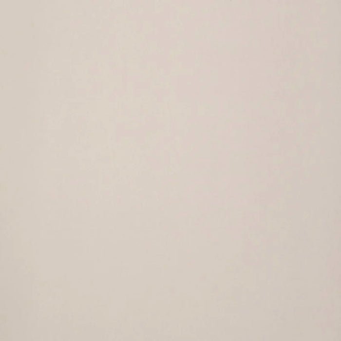 Dettaglio piastrella per pavimento in gres porcellanato effetto resina tinta unita della collezione Architecture di Casalgrande, formato 90x90 rettficato, colore Dark Ivory