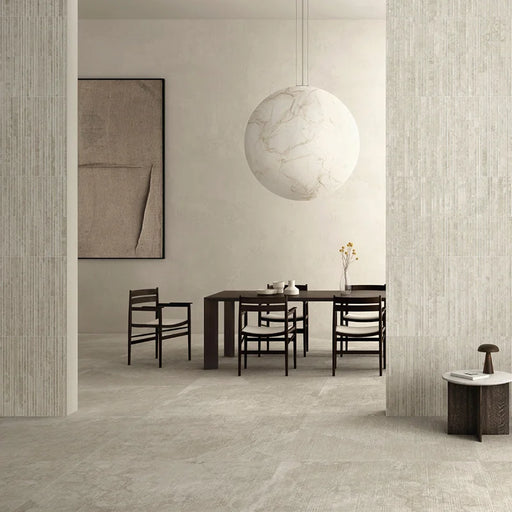 Dettaglio piastrella in gres porcellanato effetto pietra della collezione Artifact di Settecento Ceramica, colore Ash 120x120