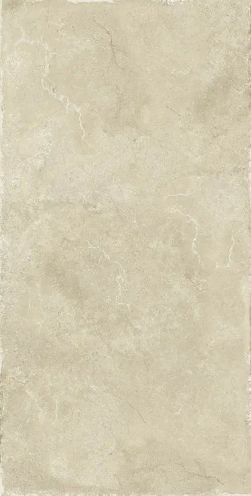 Dettaglio piastrella in gres porcellanato effetto pietra naturale, collezione Attica di Settecento Ceramica, colore Beige 60x120