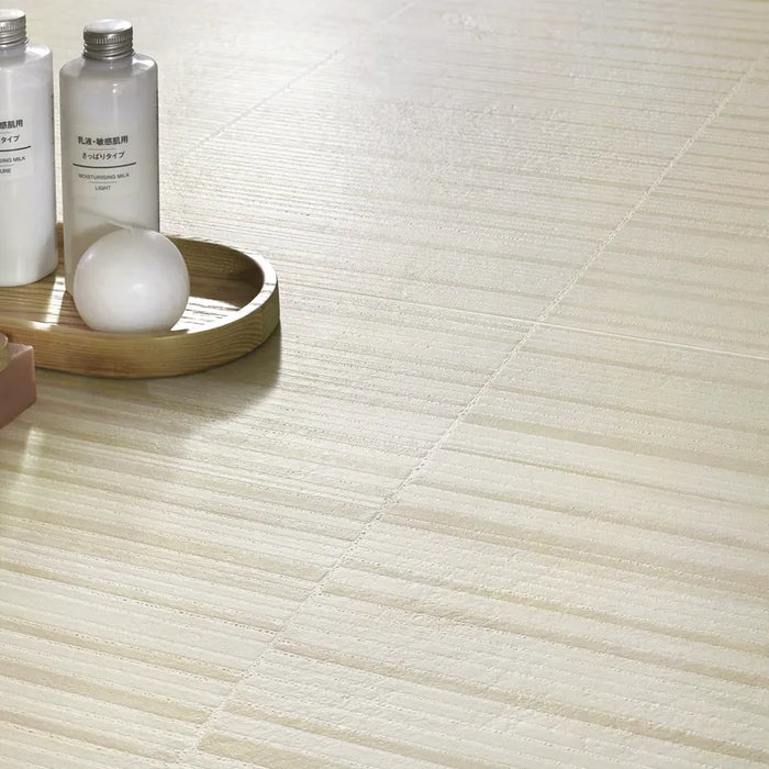 Ambientazione con piastrelle in gres porcellanato effetto pietra naturale e vissuta, collezione Attica di Settecento Ceramica, colore White 60x60