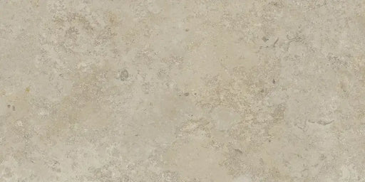 Dettaglio piastrella in gres porcellanato effetto pietra naturale, collezione Blendstone di Settecento Ceramica, colore Beige 60x120