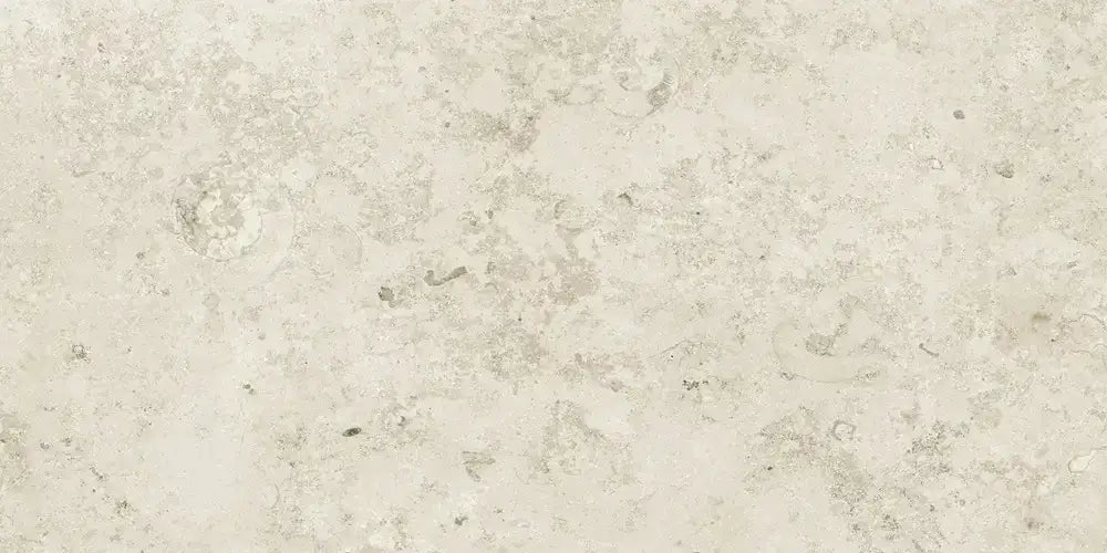 Ambientazione con piastrelle in gres porcellanato effetto pietra naturale e vissuta, collezione Azteca di Settecento Ceramica, colore Pure 60x120