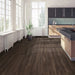 Cucina moderna con pavimento  in gres porcellanato effetto legno anticato in della collezione Bricola di Ceramica Rondine, formato 20x120 cm, colore Ebano
