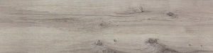 Piastrella per pavimento e rivestimento in gres porcellanato effetto legno anticato in della collezione Bricola di Ceramica Rondine, formato 30x120 cm, colore Greige