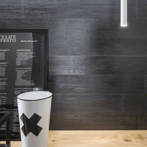 Dettaglio piastrella per pavimento e rivestimento in gres porcellanato effetto legno 20x120 cm della collezione Bamboo, colore Colonial di Ceramica Settecento