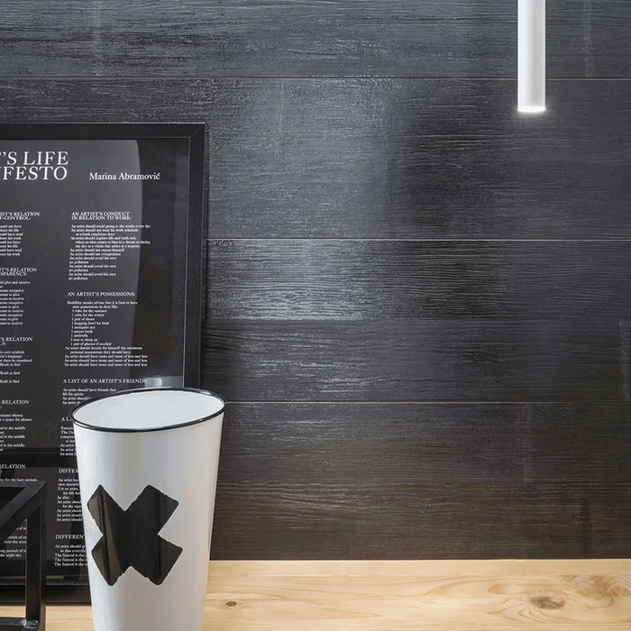 Dettaglio piastrella per pavimento e rivestimento in gres porcellanato effetto legno 20x120 cm della collezione Bamboo, colore Colonial di Ceramica Settecento