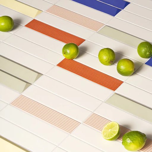 Piastrella ceramica pasta bianca Beat Flat Milk 5x20 Eccentrico, effetto mattoncino opaco.