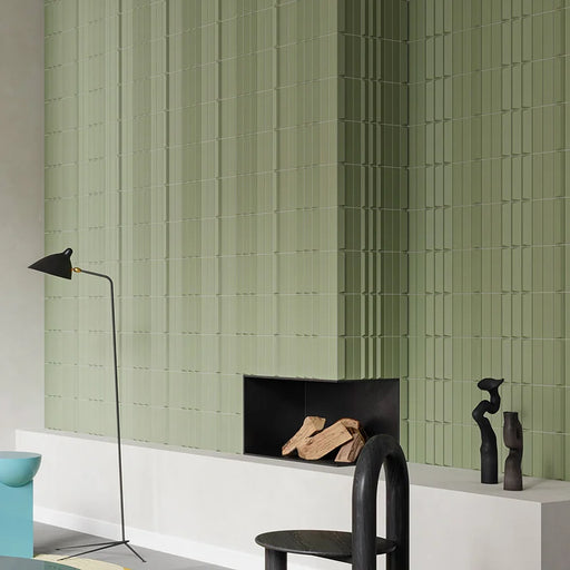 Piastrella ceramica pasta bianca Beat Swing Sage 5x20 Eccentrico, effetto mattoncino a rilievo opaco.