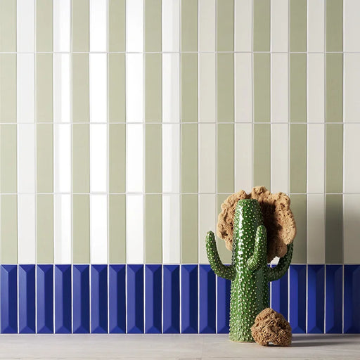 Piastrella ceramica pasta bianca Beat Charleston Ultramarine 5x20 Eccentrico, effetto mattoncino a rilievo opaco.