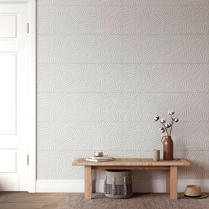 Dettaglio rivestimenti in bicottura pasta bianca effetto tono su tono a rilievo della collezione Blossom di Savoia Italia, formato 33x100 cm, colore Tropical Bianco