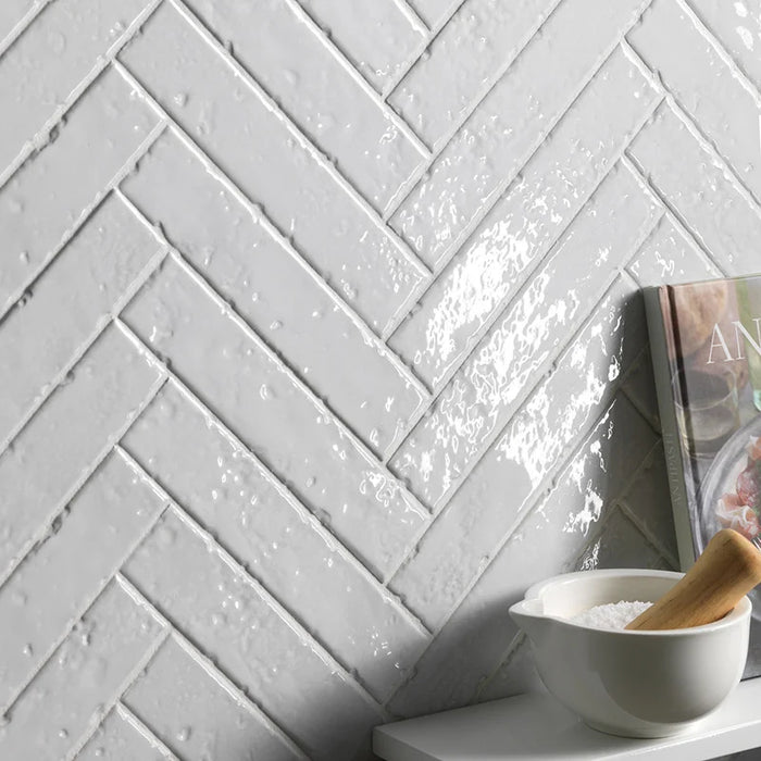 Dettaglio piastrella per rivestimento in gres porcellanato effetto mattoncino rustico Lucido 4,5x23 cm della collezione Brickart, colore Full White di Ceramica Settecento