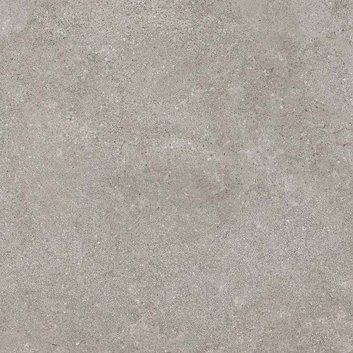 Dettaglio piastrella in gres porcellanato effetto pietra calcarea, Ceramiche Keope - Collezione Brystone, formato 60x60 cm, finitura natural R9, colore Grey. Ideale per pavimenti e rivestimenti di design.