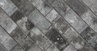 Dettaglio piastrella per pavimento e rivestimento in gres porcellanato effetto mattoncino Opaco 13x25 cm della collezione London, colore Charcoal di Ceramica Rondine