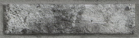 Dettaglio piastrella per pavimento e rivestimento in gres porcellanato effetto mattoncino Opaco 6x25 cm della collezione London, colore Charcoal di Ceramica Rondine