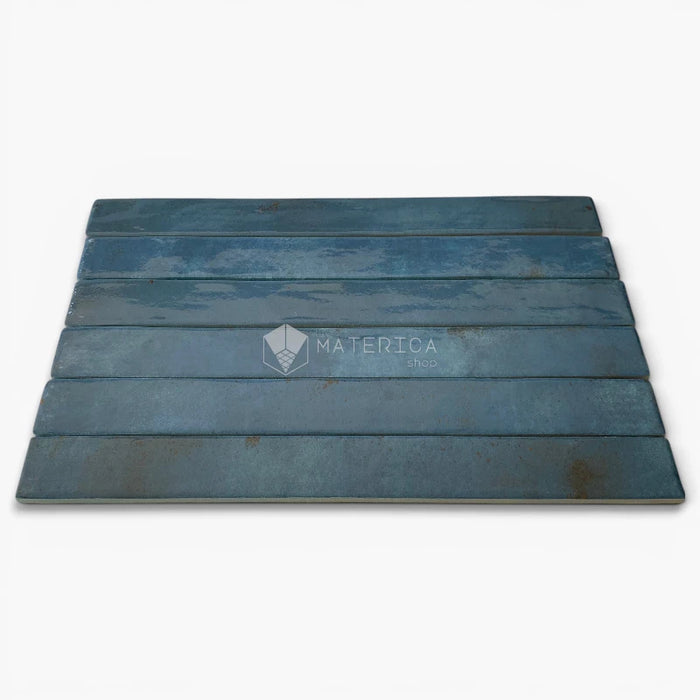 Foto piastrelle per pavimento e rivestimento in gres porcellanato effetto mattoncino lucido 4.8x45 cm della collezione Colors Brick, colore Blue di Ceramica Rondine