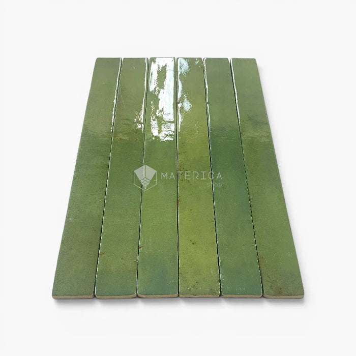 Foto piastrelle per pavimento e rivestimento in gres porcellanato effetto mattoncino lucido 4.8x45 cm della collezione Colors Brick, colore Green di Ceramica Rondine