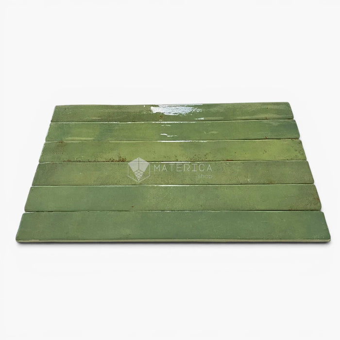 Foto piastrelle per pavimento e rivestimento in gres porcellanato effetto mattoncino lucido 4.8x45 cm della collezione Colors Brick, colore Green di Ceramica Rondine