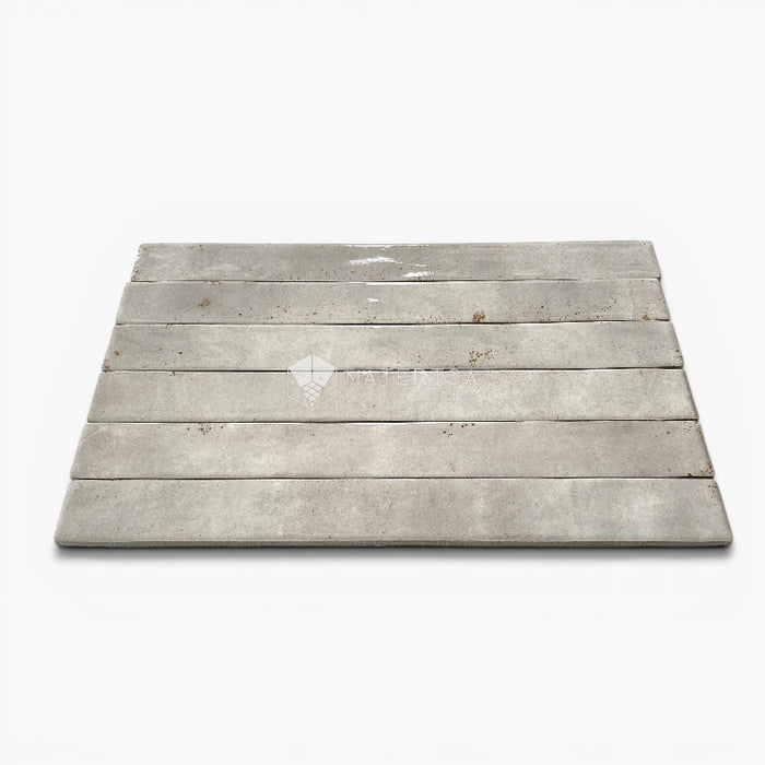 Foto piastrelle per pavimento e rivestimento in gres porcellanato effetto mattoncino lucido 4.8x45 cm della collezione Colors Brick, colore Light Grey di Ceramica Rondine