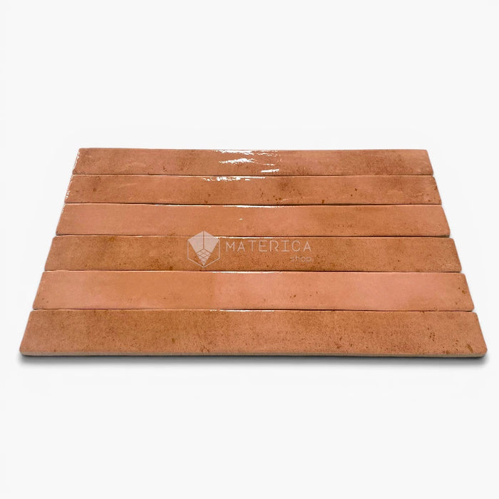 Foto piastrelle per pavimento e rivestimento in gres porcellanato effetto mattoncino lucido 4.8x45 cm della collezione Colors Brick, colore Salmon di Ceramica Rondine
