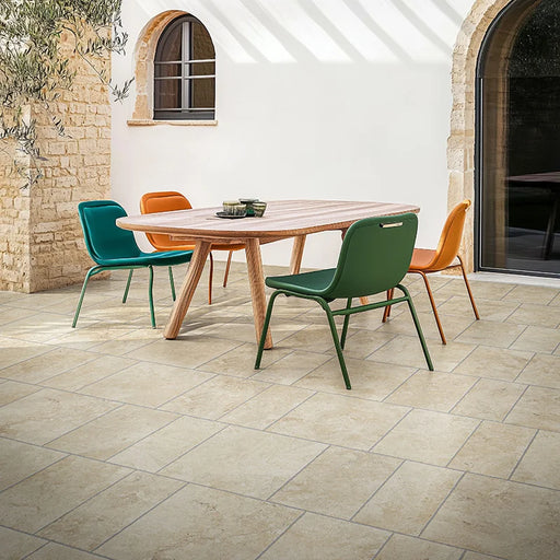 Pavimento esterno rustico Colosseum Caramel di Idea Ceramica in gres porcellanato effetto pietra 40x60 cm con bordo irregolare anticato 