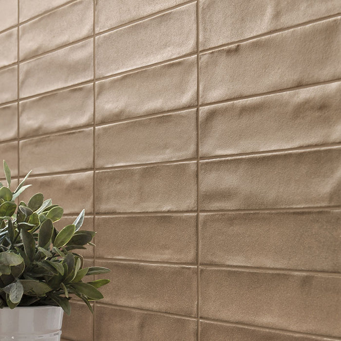 Dettaglio muro con rivestimento in gres porcellanato effetto mattoncino opaco 4.8x20 cm della collezione Cruda Brick, colore Sabbia di Ceramica Rondine