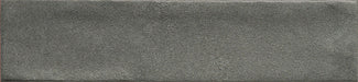 Dettaglio piastrella per rivestimento in gres porcellanato effetto mattoncino opaco 4.8x20 cm della collezione Cruda Brick, colore Antracite di Ceramica Rondine