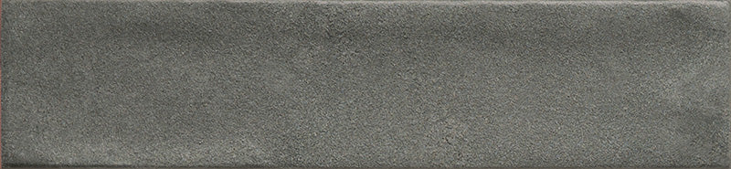 Dettaglio piastrella per rivestimento in gres porcellanato effetto mattoncino opaco 4.8x20 cm della collezione Cruda Brick, colore Antracite di Ceramica Rondine