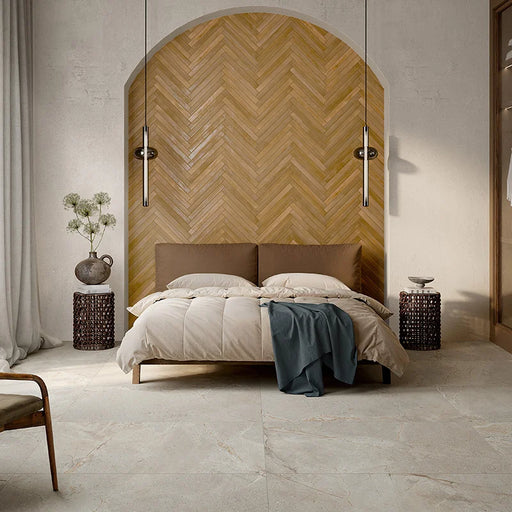 Camera da letto moderna bianca con pavimento in gres porcellanato effetto pietra e marmo della collezione Crust di Ceramica Rondine, formato 120x120 cm, colore White