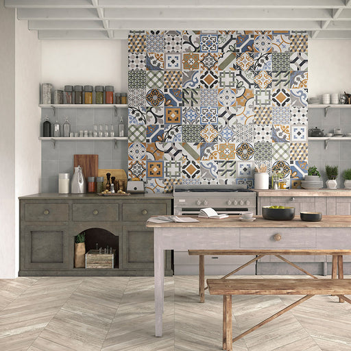 Dettaglio rivestimento cucina in gres porcellanato effetto cemento. Collezione Cementine di Ceramica Valsecchia, formato 20x20, Paint Grey