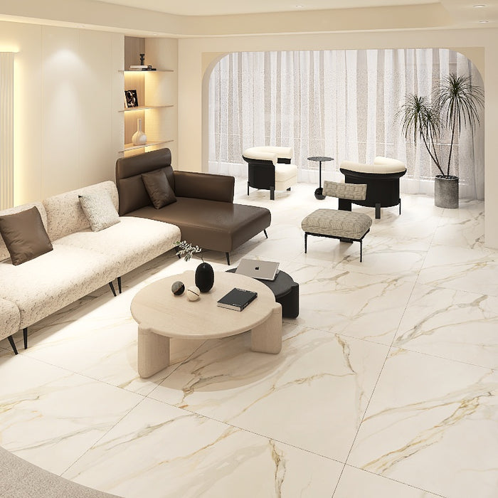 Salotto moderno elegante con pavimento in gres porcellanato effetto marmo opaco, della collezione La Marmoteca di Gardenia Orchidea, formato 120x120 NAT. PTECH, colore Calacatta Elegance