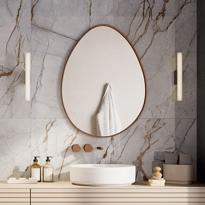 Dettaglio piastrella in gres porcellanato effetto marmo lucido della collezione Canova di Ceramica Rondine, formato 60x120, colore Royal Blue